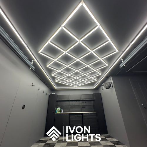 Översiktsbild av Cone LED Garagebelysning med svart aluminiumhölje och gränslöst ljus.
