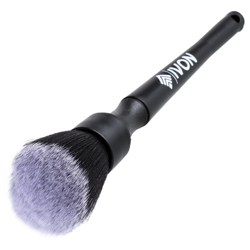 Bild på IVON Rekondpensel Premium Soft Brush mot vit bakgrund, som framhäver den eleganta designen.