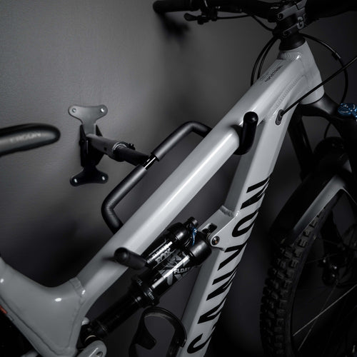 IVON MAGIC ARM cykelhållare med cykel monterad.