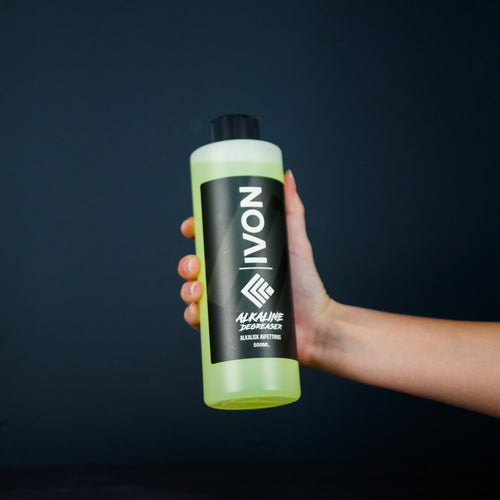 IVON Alkaline Degreaser 500m, som visar flaskan med tydlig etikett och design.