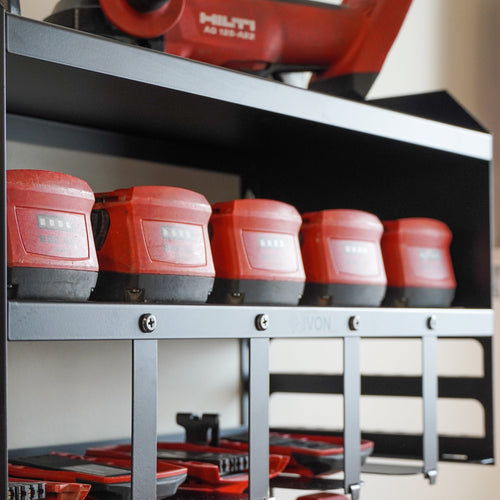IVON Batterimaskinshylla med Hilti batterimaskiner med röd färg