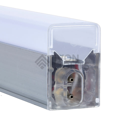 LED-listen i IVON Full Size Rectangle Kit Belysning 241x478cm, som visar de detaljerade ljusuttagande elementen.