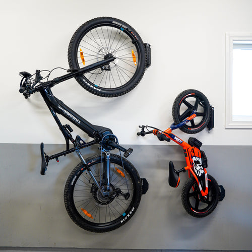 IVON Flex 180 svängbar cykelhållare för plastbesparande förvaring (bild rakt framifrån)