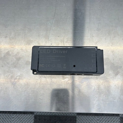 IVON LED Driver – omvandlar spänning till effektiv ström för LED-belysning i garaget, och säkerställer stabil och energieffektiv drift.
