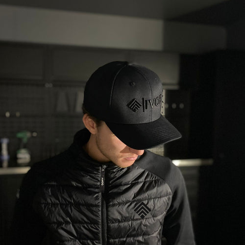 IVON Original Snapback Keps Blackout – stilren och bekväm keps med 3D-broderat märke.