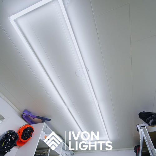 Närbild som visar hela ytan på IVON Rectangle Large belysning 44x240cm 2-pack med klar LED-design.