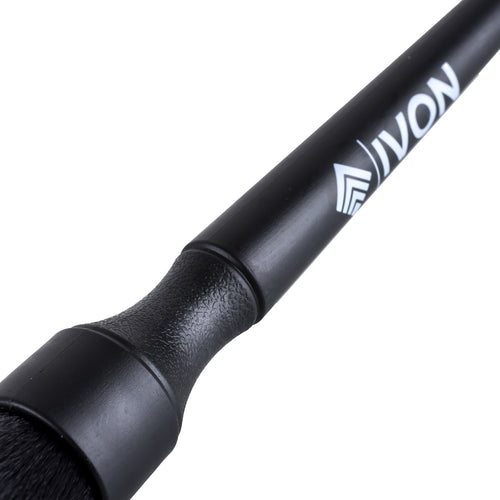 Närbild på skaftet hos IVON Rekondpensel Premium Soft Brush, med fokus på den ergonomiska designen.