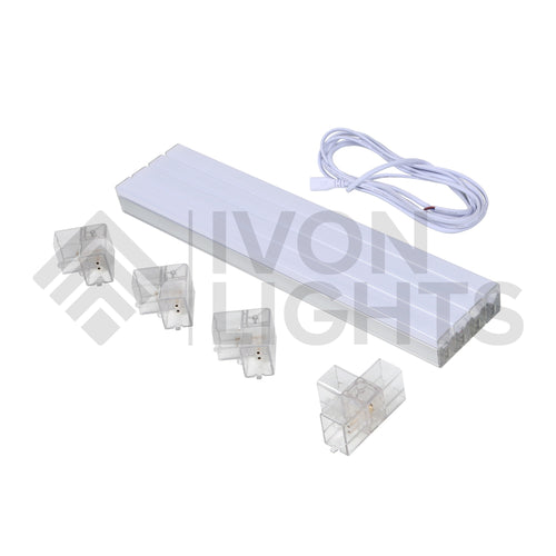 Paketets innehåll: 4 LED-stavar (44 cm), 1 T-koppling, 3 L-kopplingar och 1 elkabel (4 m) som ingår i IVON Square Small Belysning 44x44cm.