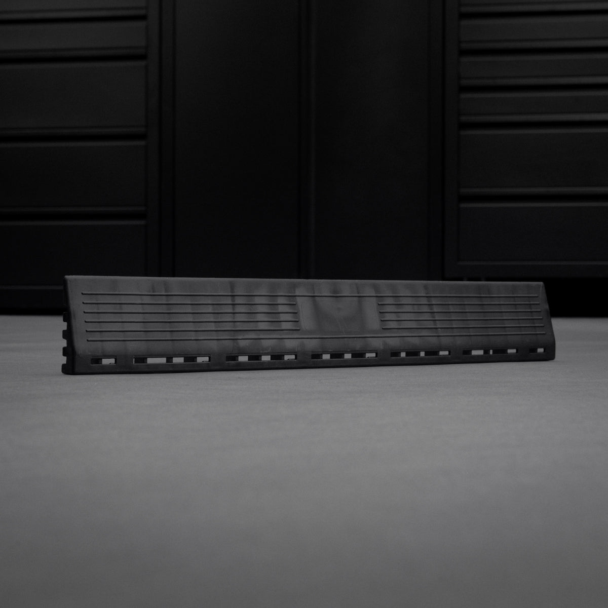 Garagegolv | Klicksystem för showroom & verkstad | IVON